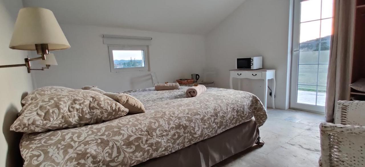 Appartement Superbe chambre 20 m2, climatisée, parking, jardin, calme, 10 mn pont du Gard #7 à Rochefort-du-Gard Extérieur photo