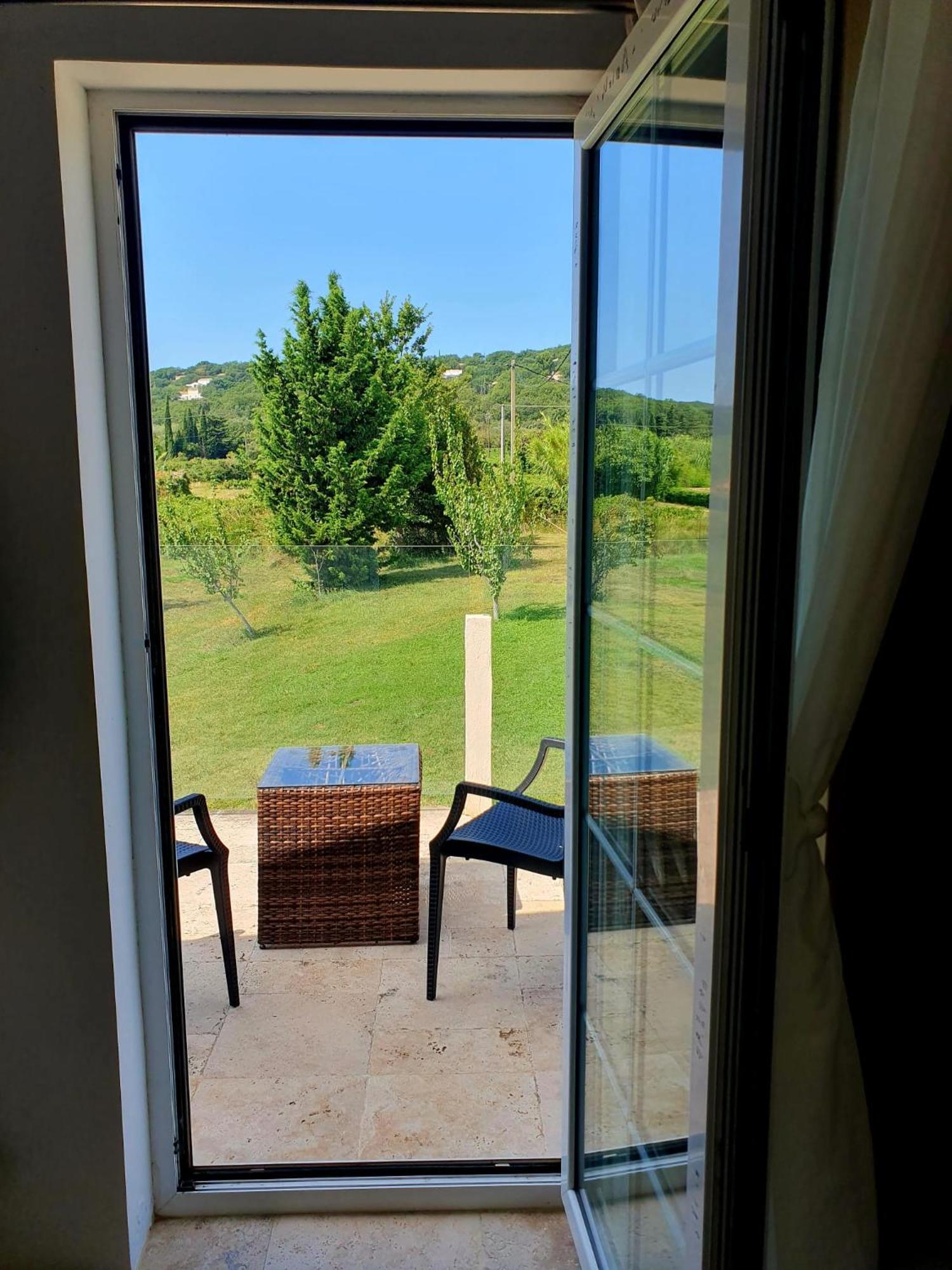 Appartement Superbe chambre 20 m2, climatisée, parking, jardin, calme, 10 mn pont du Gard #7 à Rochefort-du-Gard Extérieur photo